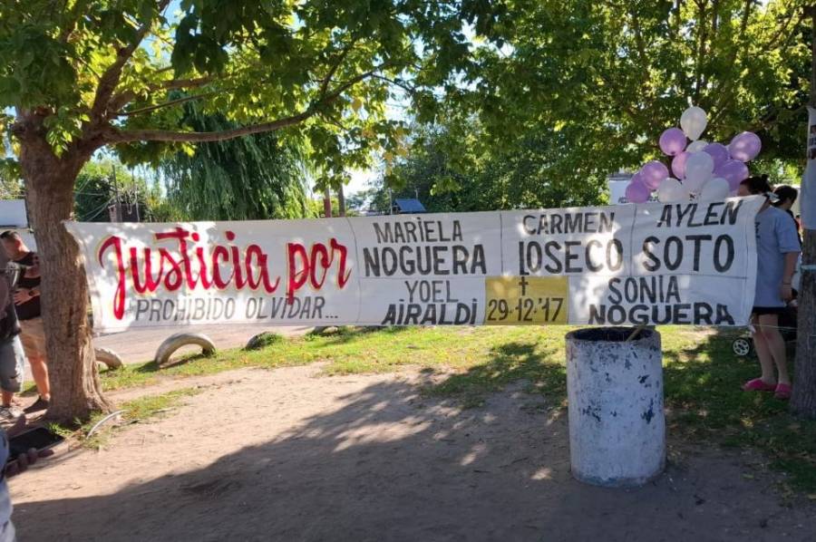 Homenajearon a las víctimas del quíntuple femicidio con una suelta de globos