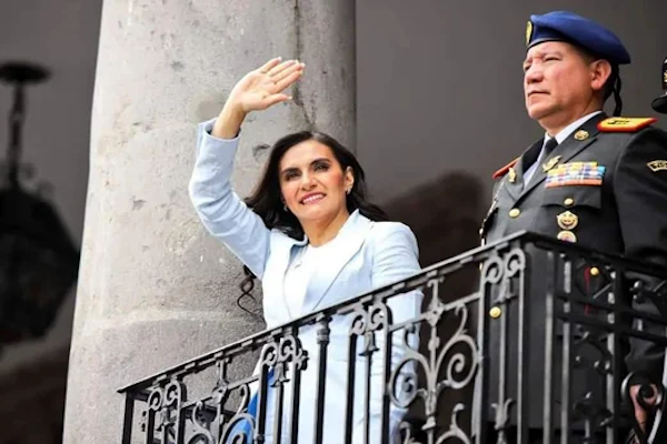 La vicepresidenta de Ecuador asume la Presidencia