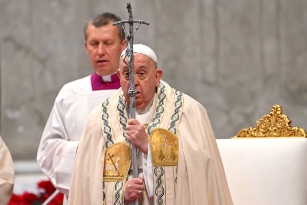 La Iglesia italiana le abre la puerta a los sacerdotes homosexuales con restricciones