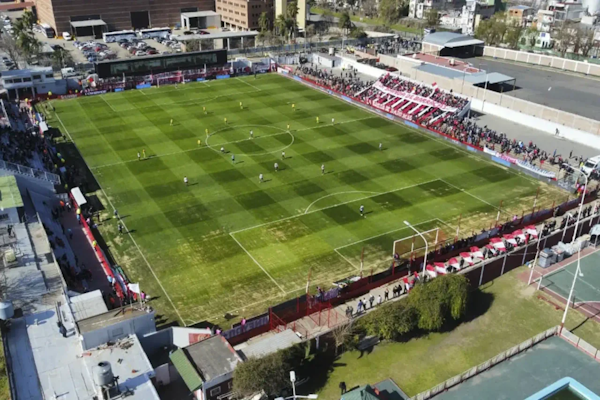 Barracas denunció a TN por filmar el estadio con chicos en la colonia
