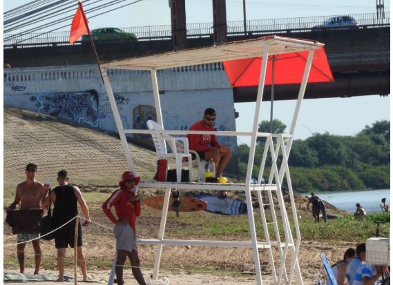 Alerta por presencia de palometas: el municipio decidió colocar una bandera roja en las playas