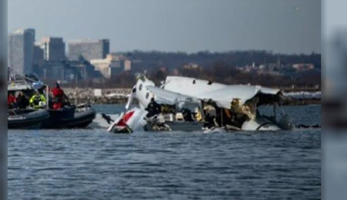 Recuperan cajas negras del avión accidentado en Washington