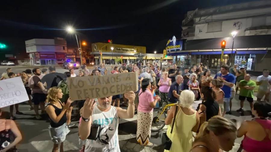 Vecinos protestaron por la falta de agua en algunos barrios