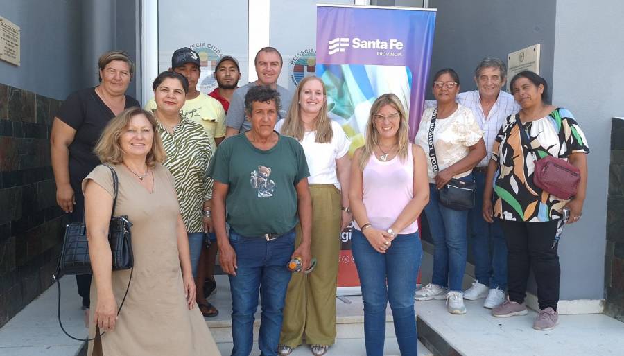 Provincia entregó aportes a emprendedores de Helvecia y Santa Rosa de Calchines