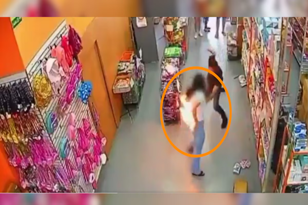 Viral: un celular explota en el bolsillo de una mujer