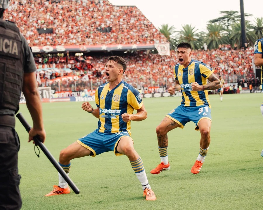 Rosario Central le ganó a Newell's en el clásico y es el único líder del Torneo Apertura 2025