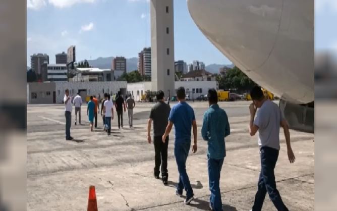 Costa Rica recibe 135 migrantes provenientes de Estados Unidos para ser repatriados