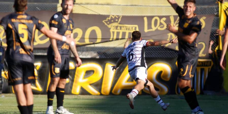 Colón hizo pata ancha en Santiago del Estero y superó a Mitre