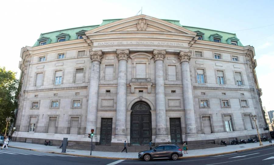 La Justicia frenó la conversión del Banco Nación en sociedad anónima
