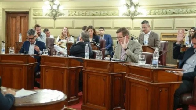 Queda prohibida la designación de cargos públicos hereditarios en la administración