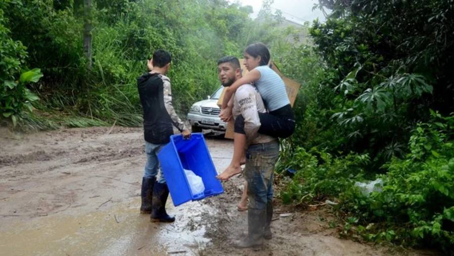 Fin de semana con fuertes lluvias en Ecuador: ocho muertos