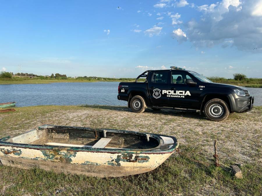 Buscan a un joven que se tiró al agua en el río Salado
