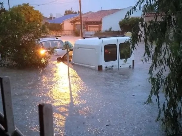 Alerta roja en Bahía Blanca en medio de las inundaciones que afectan a la Ciudad