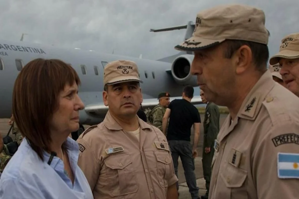 Operativo de asistencia: Patricia Bullrich viajó a Bahía Blanca