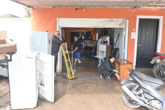 Temporal en Bahía Blanca: expectativa por créditos del Gobierno con subsidios para comprar artículos del hogar