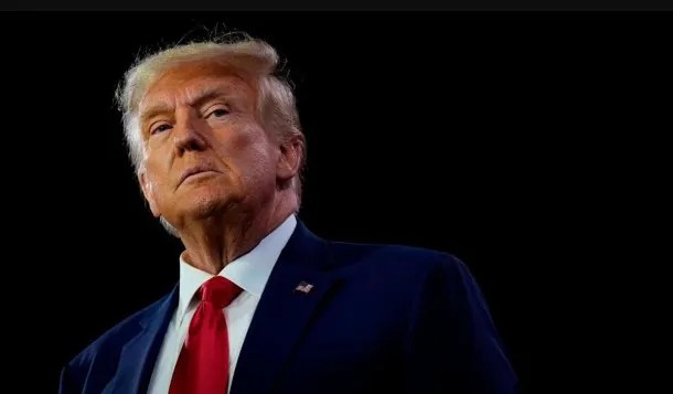 Trump revocó autorizaciones de seguridad a Kamala Harris y Hillary Clinton