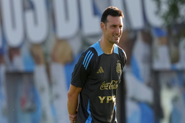 Eliminatorias: la buena noticia que recibió Scaloni ante Brasil