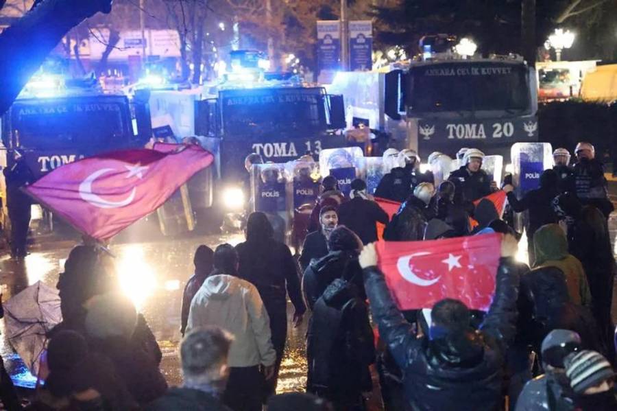 Aseguran que Erdogan halló la forma de callar a la prensa en Turquía ante la ola de protestas