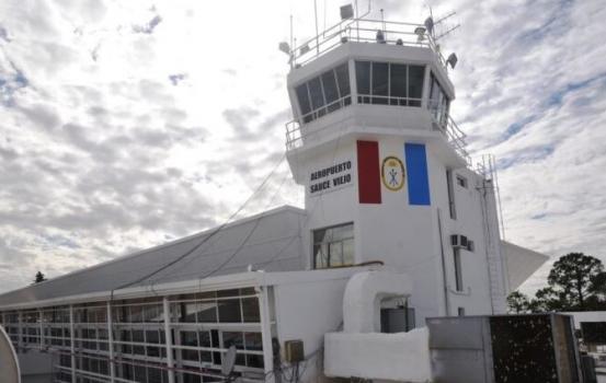 Desvincularon a los controladores aéreos por la demora en el aterrizaje