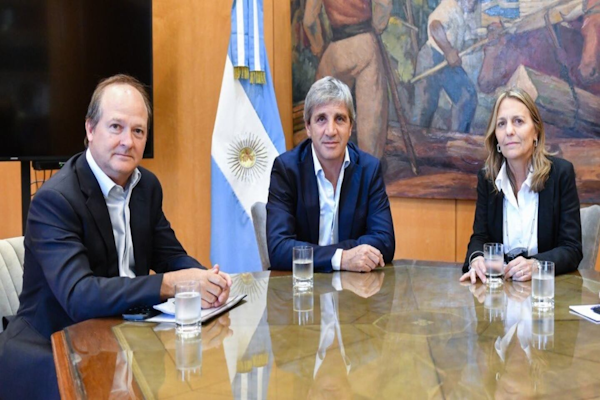 El Gobierno define los aumentos de tarifas de luz y gas para abril