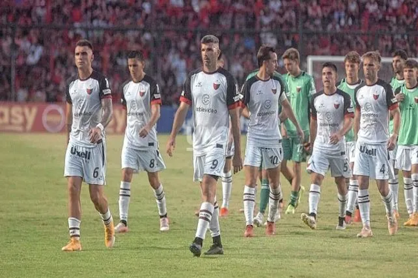 Colón perdió el invicto en El Brigadier y se fue silbado