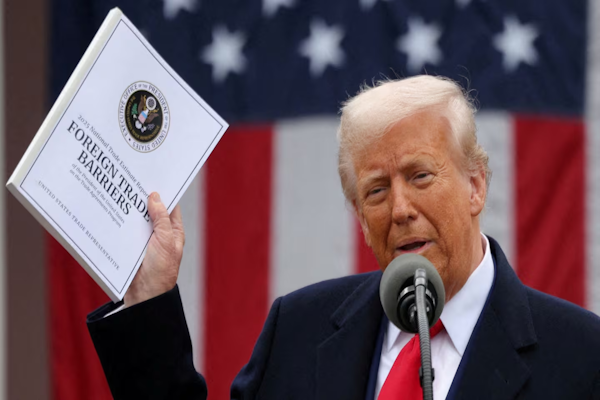 Importaciones de EEUU: rige el arancel del 10% decretado por Trump