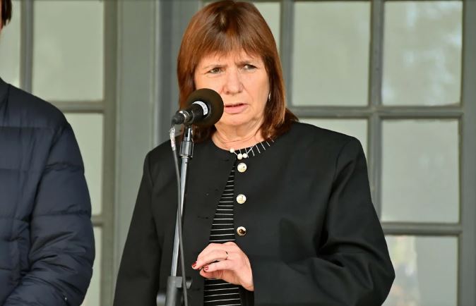 A un mes del temporal, Bullrich anunció subsidios para comerciantes y empresas de Bahía Blanca