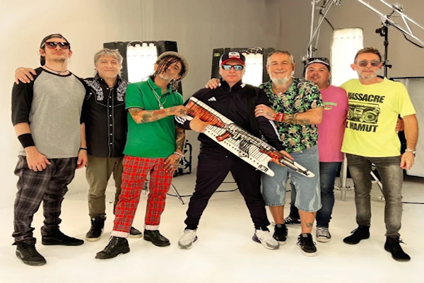 Kapanga y Pablo Lescano versionan “El mono relojero”