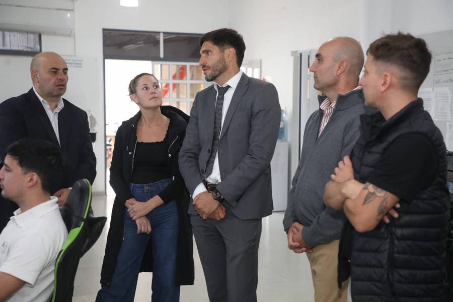 Pullaro recorrió el centro de monitoreo y una obra de iluminación en Esperanza