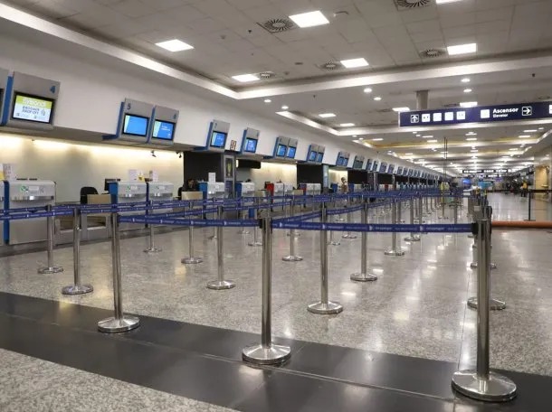 Las fotos de Aeroparque, desolado por el paro de la CGT