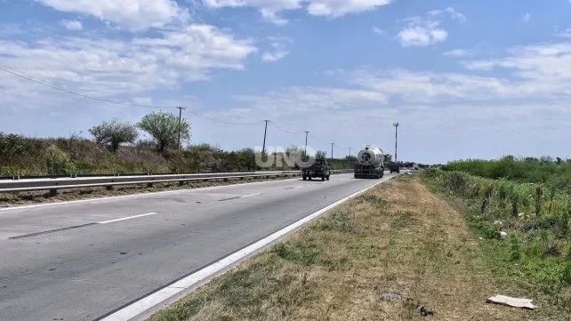 Vialidad Nacional empezó a cortar el pasto en la Circunvalación Oeste de Santa Fe