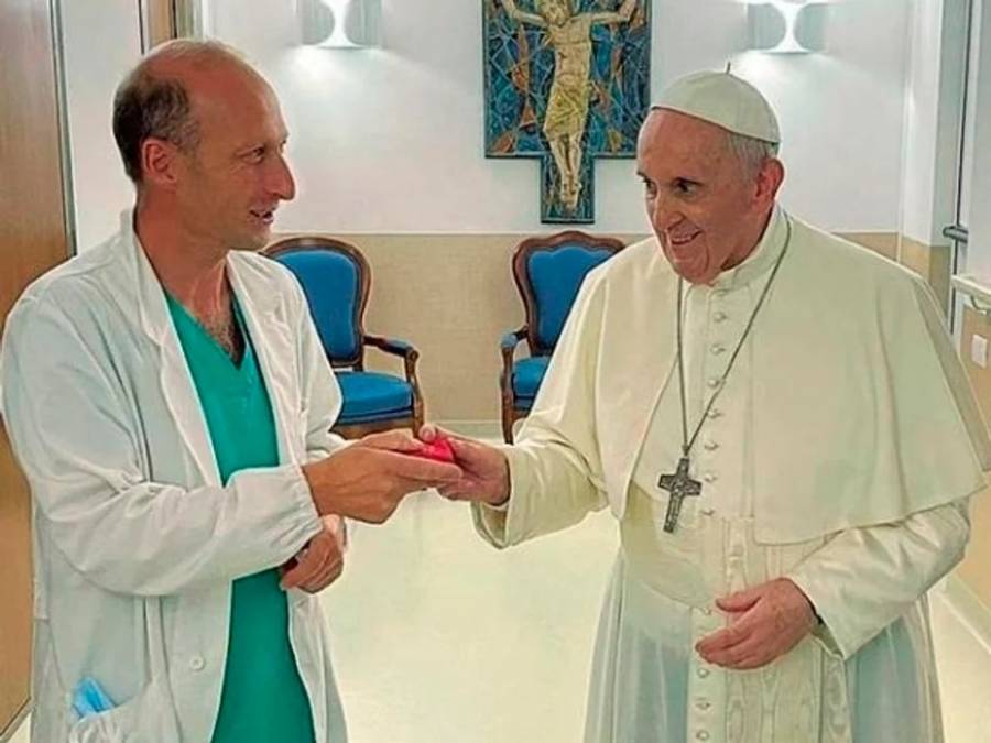 El médico del Papa contó cómo fueron sus últimos momentos de vida: 