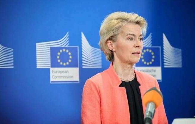 La presidenta de la UE critica los aranceles de Estados Unidos y busca atraer a científicos de ese país