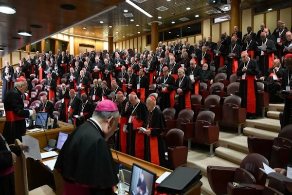 Cardenales intensifican los preparativos para el Cónclave