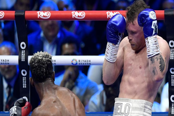 Críticas tras el triunfo de Canelo Álvarez ante William Scull
