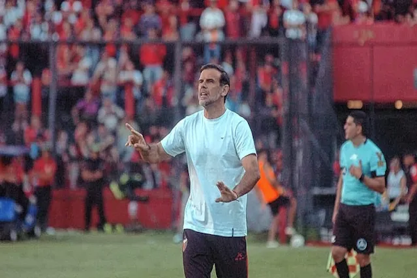 La duda que se le presenta al DT de Colón
