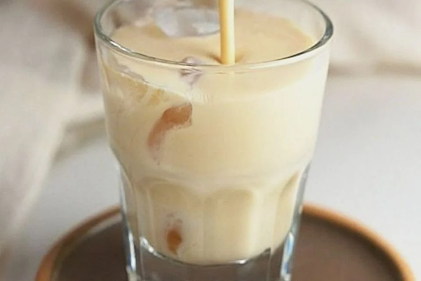 Licor casero de dulce de leche, ideal para combatir el frío