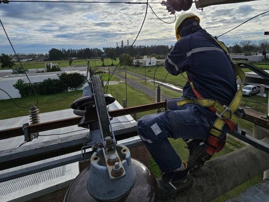 La EPE invierte 10 mil millones de pesos en la compra de más de 300 transformadores