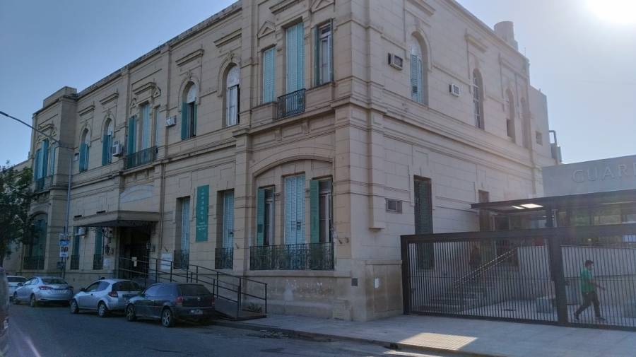 Dieron de alta a la joven baleada en la cabeza por su pareja policía