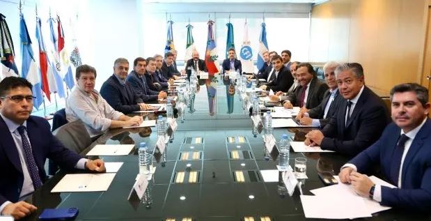 Gobernadores resolvieron convocar al Poder Ejecutivo a una reunión para avanzar en una reforma fiscal
