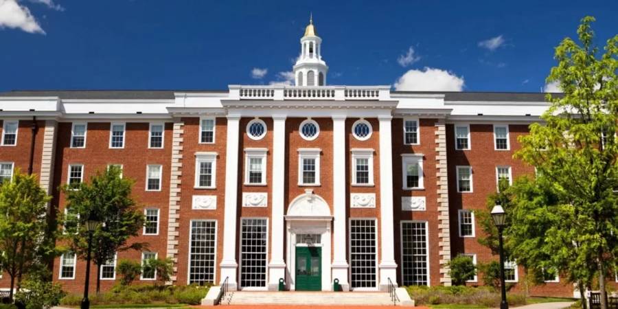 Una jueza bloquea temporalmente el veto de Trump a estudiantes extranjeros de Harvard