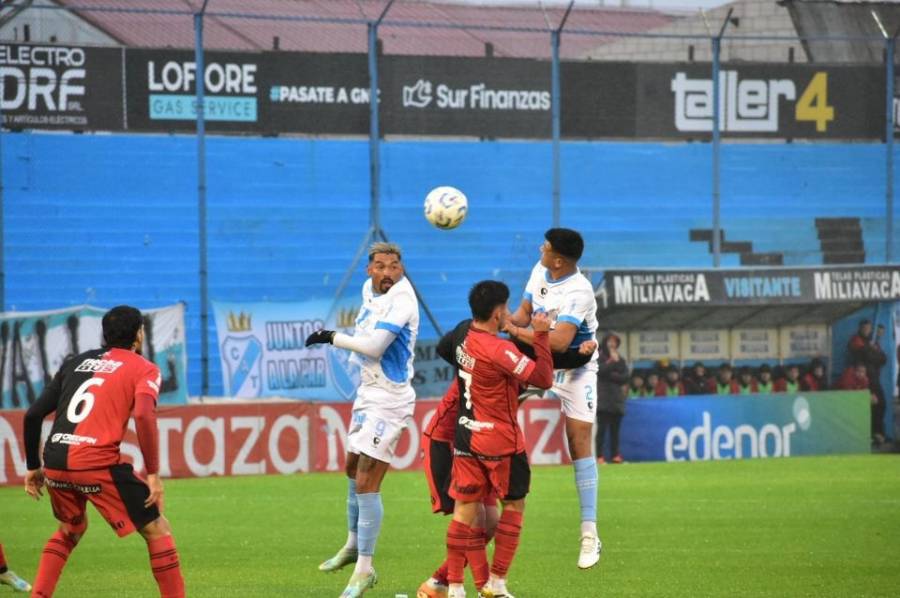 Colón pagó muy caro dos errores defensivos y cayó ante Temperley