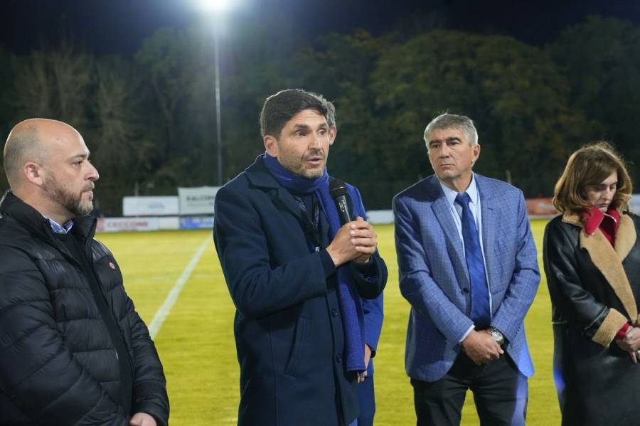 Pullaro inauguró obras de iluminación en el predio de la Liga Santafesina de Fútbol