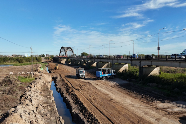Puente Carretero: colocación de los pilotes que sostendrán la estructura
