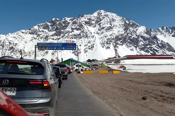 Pronóstico: cierran el Paso Cristo Redentor por fuertes nevadas