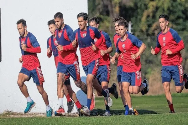 Unión entrena y mira el mercado de pases