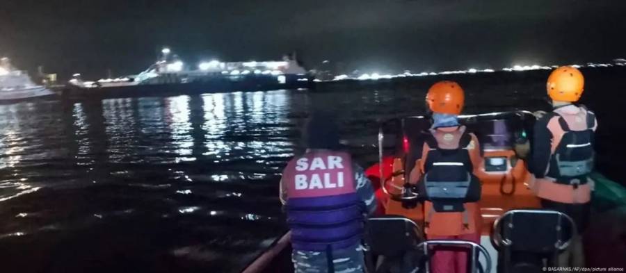 Hundimiento de un barco en Indonesia: cuatro muertos y 38 desaparecidos