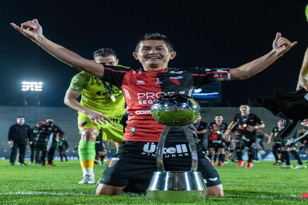 En Colón llega el Pulga a Santa Fe y firma contrato