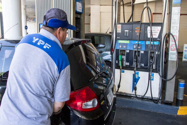 YPF aumentó 2,5% sus combustibles desde hoy domingo