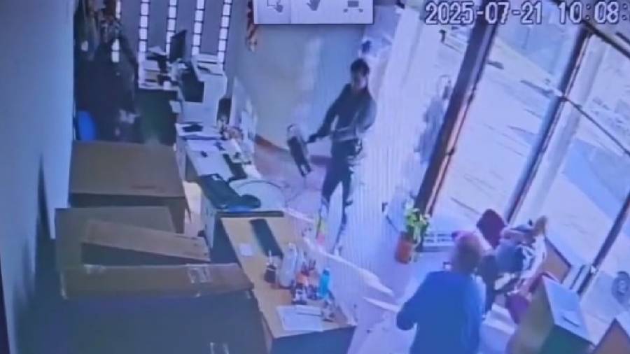 El hombre que rompió la oficina de la EPE en San Jorge espera detenido la imputación